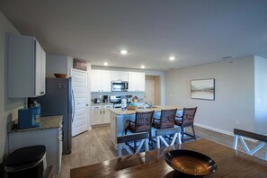 Fridge, microwave, oven, stovetop - Off the Grid (Foley)
