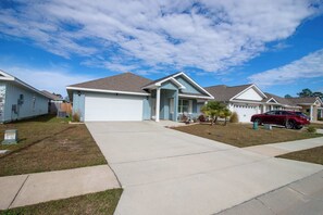 Exterior - Off the Grid (Foley)