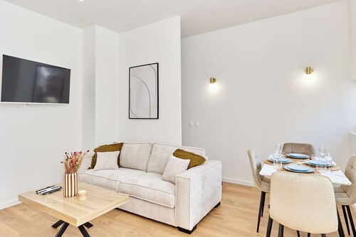Charming AC Apartment - Buttes Chaumont Park