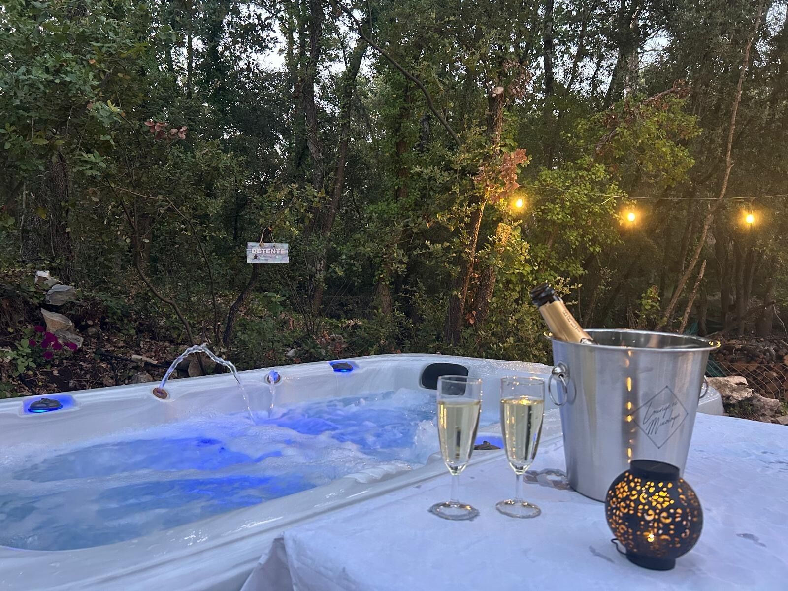 Outdoor spa tub