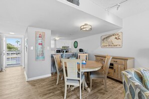 Apartment, Mehrere Betten (Coronado Towers 104) | Speisen