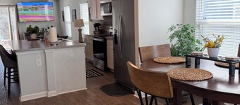 Spacious 5-bedroom Townhome in Summerville. Keep Your Group Together, Safe!