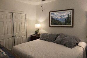 1 Schlafzimmer, Zimmersafe, Schreibtisch, kostenloses WLAN