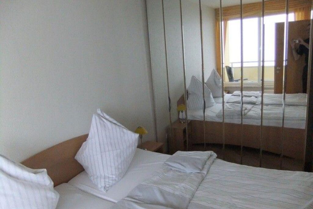 Fer et planche à repasser, accès Internet