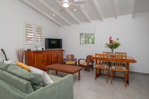 TV - Villa Le Manguier - Logement Marcus (Petit-Bourg)