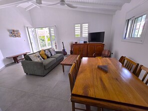 TV - Villa Le Manguier - Logement Marcus (Petit-Bourg)