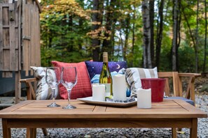 Outdoor dining - Stylish Cabin-Firepit & Hot Tub (Meredith)