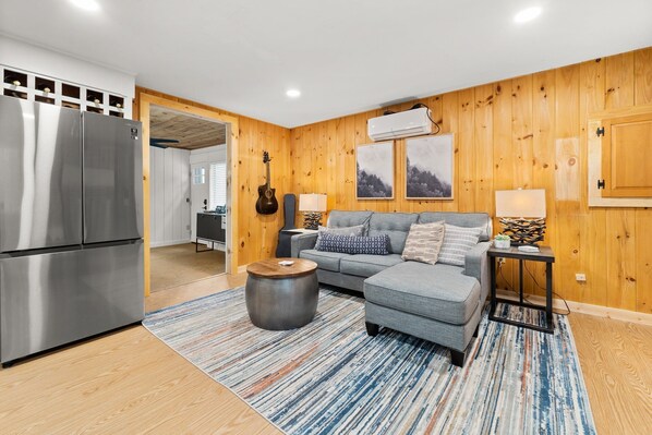 Living area - Stylish Cabin-Firepit & Hot Tub (Meredith)