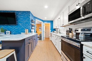 ميكروويف، فرن، موقد طهي مسطح، غسالة أطباق