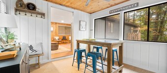 Stylish Cabin-Firepit & Hot Tub