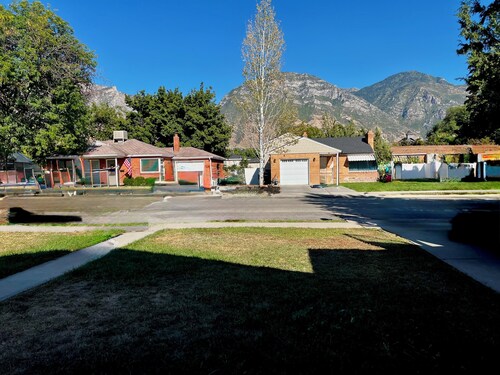Walk to BYU Stadium - 1BR Guest House + Parking