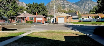 Walk to BYU Stadium - 1BR Guest House + Parking