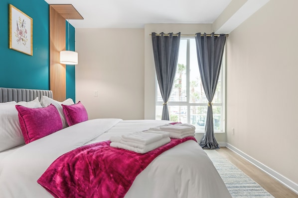 1 bedroom, iron/ironing board, WiFi, bed sheets - Modern 1-bedroom in Marina del Rey with Pool, Parking & GYM (Marina del Rey)