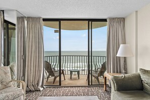 TV - Spacious 3-bedroom condo in Myrtle Beach with AC and ocean views 6th floor (Myrtle Beach)