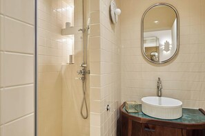 Apartment | Bathroom - Sublim new Triplex on Place des Vosges (Paris)