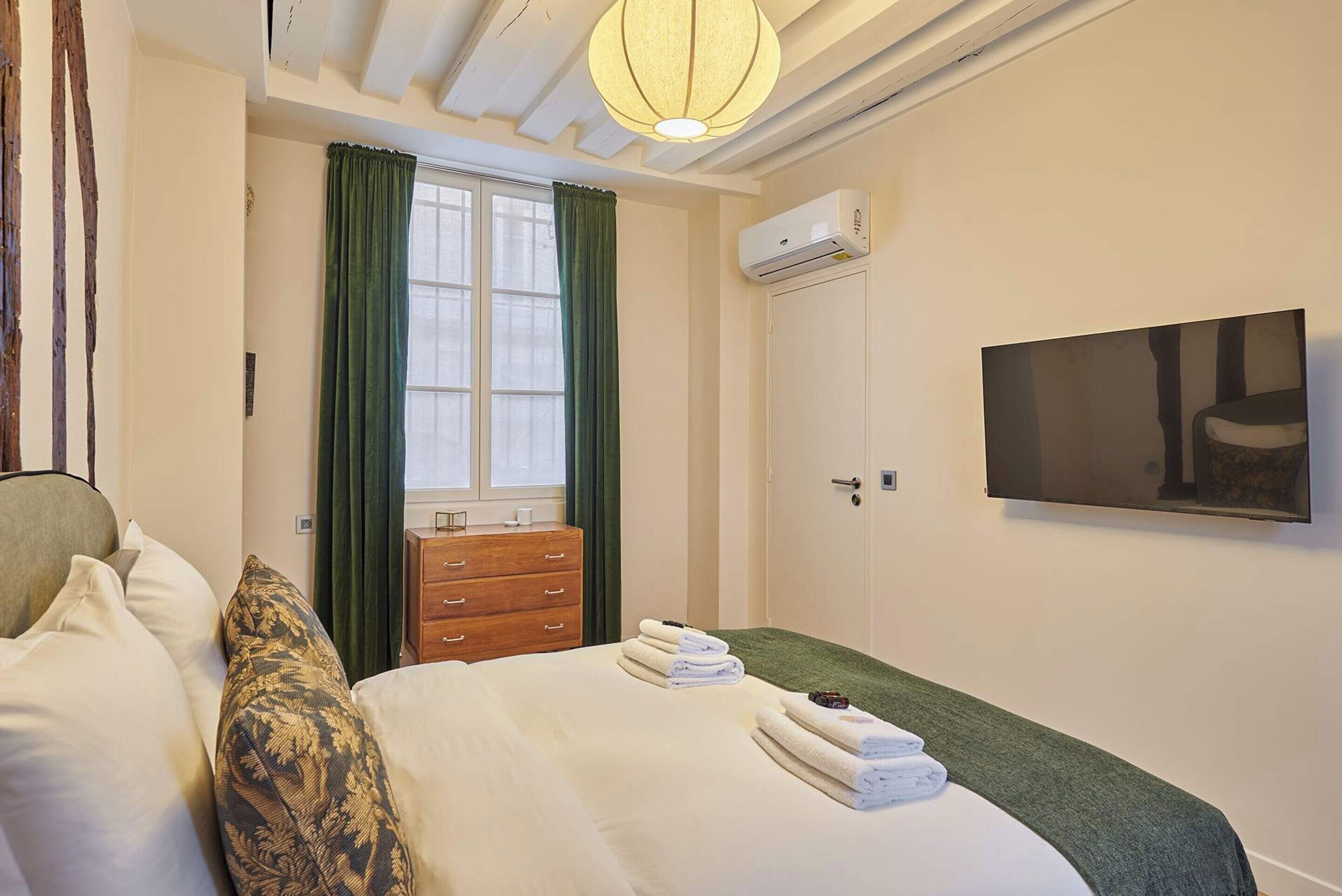 อพาร์ทเมนท์ | 2 ห้องนอน, พื้นที่ทำงานแบบใช้แล็ปท็อป, เตารีด/โต๊ะรีดผ้า, ผ้าปูที่นอน