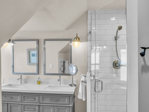 Shower, hair dryer, towels