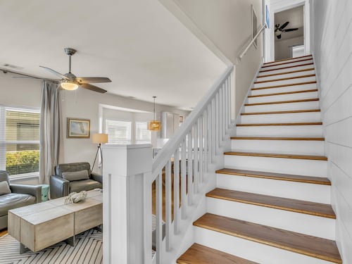 4 BR/4 Ba Close to Beach w/ private pool & free golf cart. Spring Break Specials