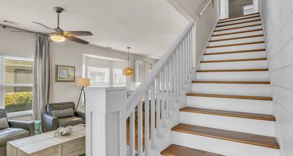 4 BR/4 Ba Close to Beach w/ private pool & free golf cart. Spring Break Specials