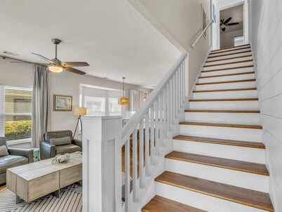 4 BR/4 Ba Close to Beach w/ private pool & free golf cart. Spring Break Specials