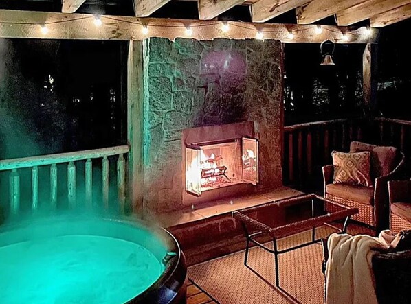 Outdoor spa tub - Vermont Escape in Ludlow Village - Okemo (Ludlow)