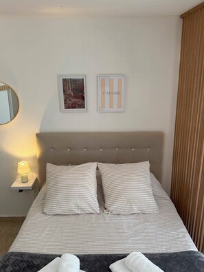 1 bedroom, WiFi, bed sheets - 🛁 Cosy studio with private Jacuzzi and terrace - Béziers (Béziers)
