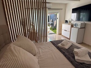 1 bedroom, WiFi, bed sheets - 🛁 Cosy studio with private Jacuzzi and terrace - Béziers (Béziers)