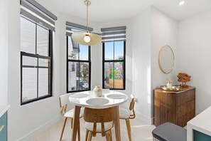 Dining - Designer MetLife Stay 3BR | Rooftop & PATH Train (Jersey City)