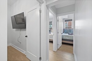 3 slaapkamers, een strijkplank/strijkijzer, reisbedje, wifi