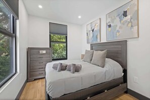 3 makuuhuonetta, silitysrauta/-lauta, vauvan matkasänky, Wi-Fi