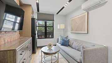 Televisión, videojuegos, oficina