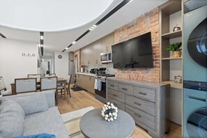 Télévision, jeux vidéo, espaces bureaux