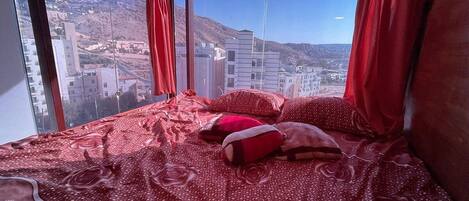 9 bedrooms, internet, bed sheets