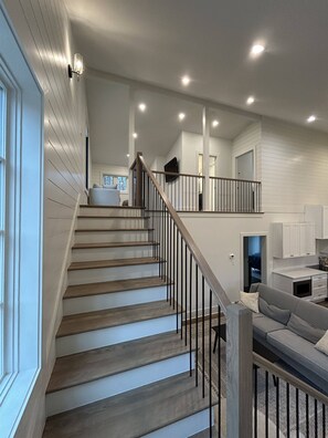 Interior - Newly Built Woodland Cottage, Close to UT & DT Knoxville, Fire Pit, Sleeps 6 (Knoxville)