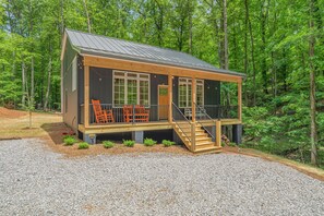 Exterior - Newly Built Woodland Cottage, Close to UT & DT Knoxville, Fire Pit, Sleeps 6 (Knoxville)