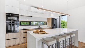 Fridge, oven, stovetop, dishwasher - Teremoana - the heart of Lorne (Lorne)