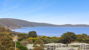 A coastal residential area with houses overlooking the sea. - Teremoana (Lorne)