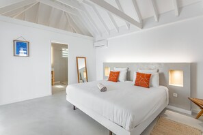 4 bedrooms, desk, iron/ironing board, free WiFi