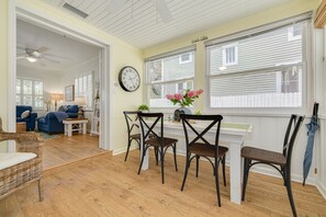 Interior - Pickets Cottage, Downtown Dunedin FL (Dunedin)