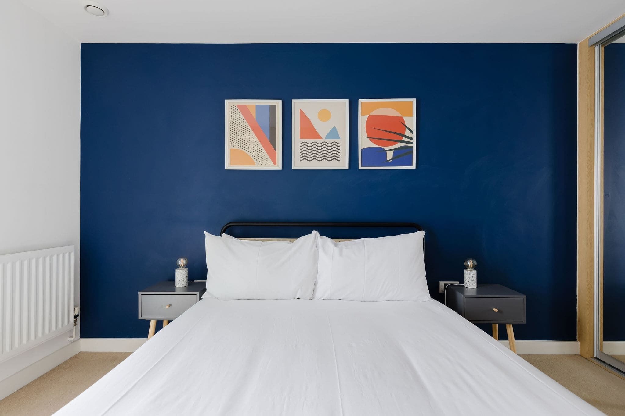 1 habitación, tabla de planchar con plancha, internet y ropa de cama 
