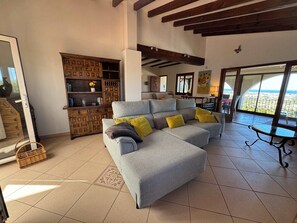 TV, fireplace - Wonderful holiday villa with breathtaking sea view (Dénia)