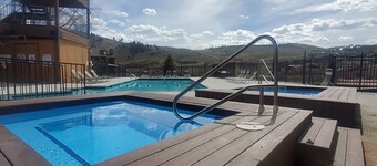 Charming Silvercreek Studio: Pool, Hot Tub, Fitness + Mountain Views