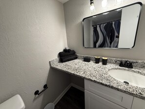 Towels, toilet paper - Cozy 2Bedroom Townhouse Style apartmentApartment (Stone Mountain)