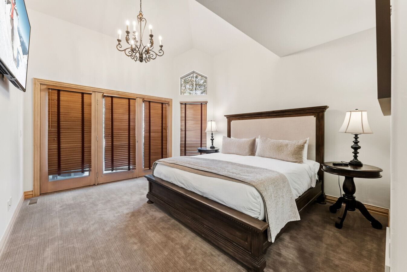 4 habitaciones, tabla de planchar con plancha, cuna de viaje y wifi 