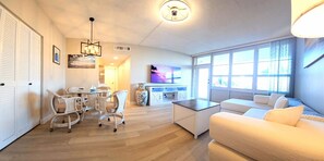 TV - BEACHFRONT 1-bedroom condo in charming Marco Island (Marco Island)