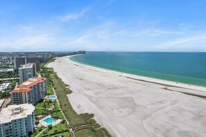Beach - BEACHFRONT 1-bedroom condo in charming Marco Island (Marco Island)