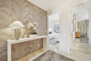 4 bedrooms, iron/ironing board, WiFi, bed sheets - Holiday Home 'Beautiful 4 bedroom Townhouse' with Shared Pool, Wi-Fi and Air Conditioning (Marbella)