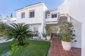 Exterior - Holiday Home 'Beautiful 4 bedroom Townhouse' with Shared Pool, Wi-Fi and Air Conditioning (Marbella)