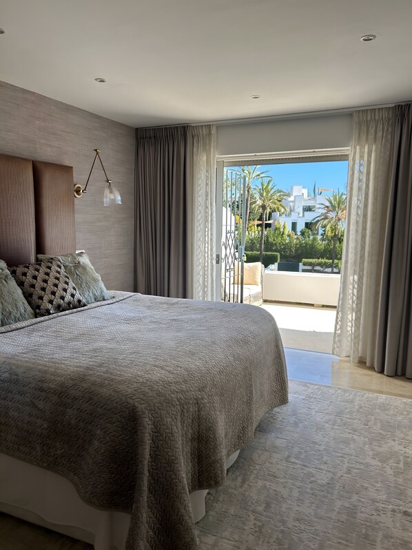 4 habitaciones, tabla de planchar con plancha, wifi y ropa de cama