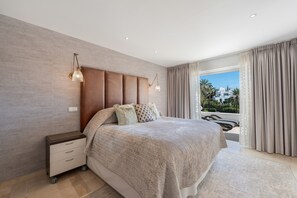 4 slaapkamers, een strijkplank/strijkijzer, wifi, beddengoed